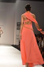 Model walk the ramp for Malini Ramani Show at Wills Lifestyle India Fashion Week 2012 day 4 on 9th Oct 2012 (39).JPG